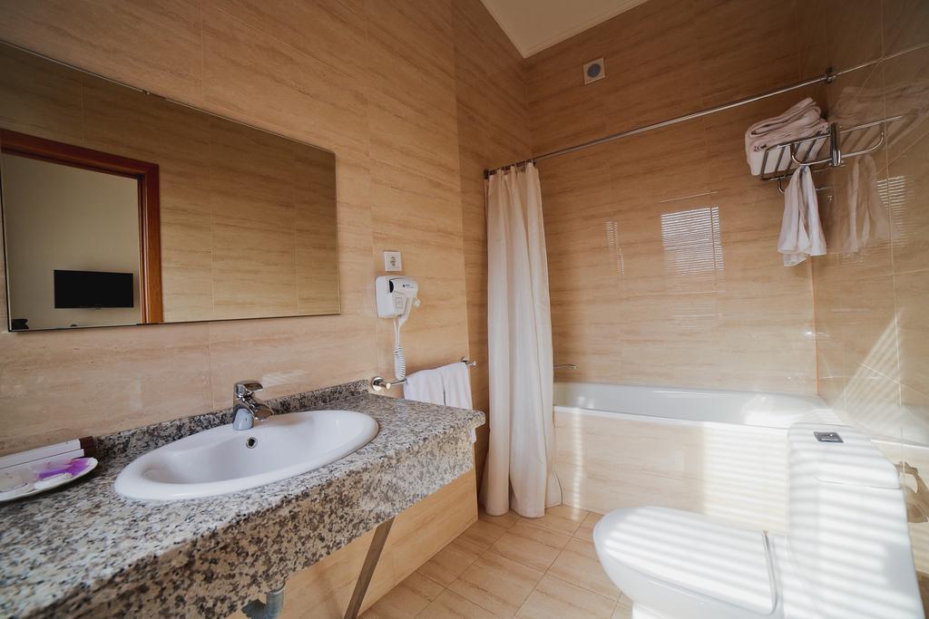 Bishkek Boutique Hotel ภายนอก รูปภาพ
